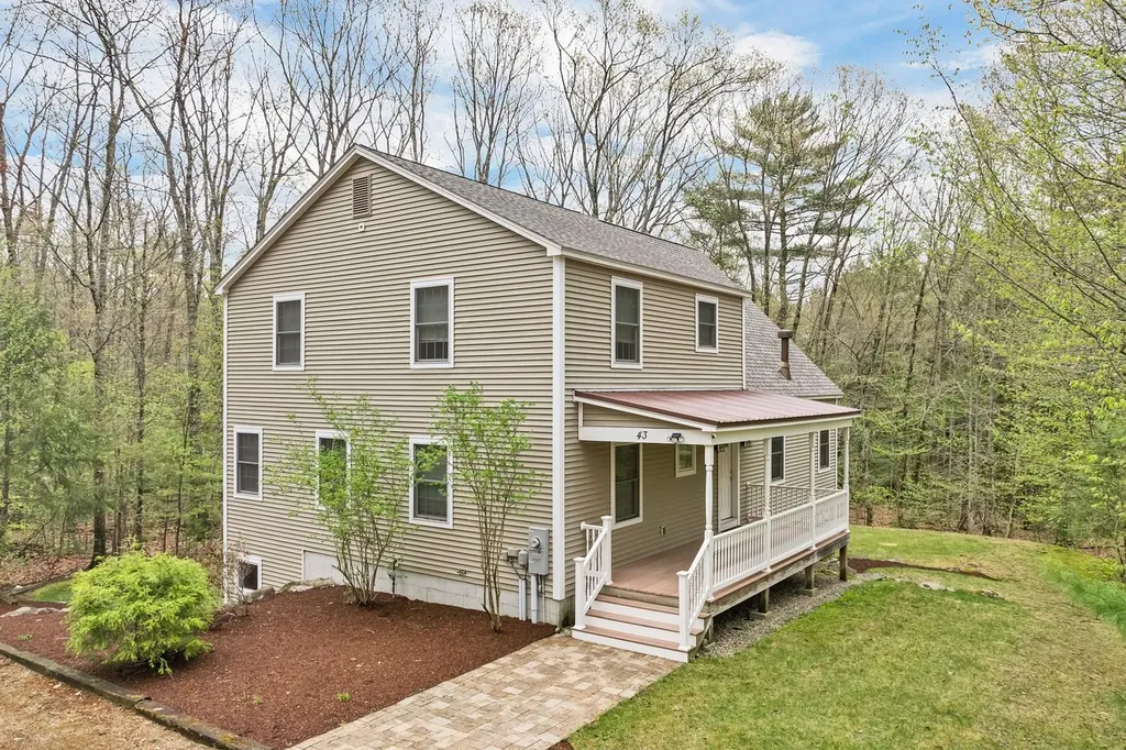 43 Oslo Street Moultonborough NH 03254