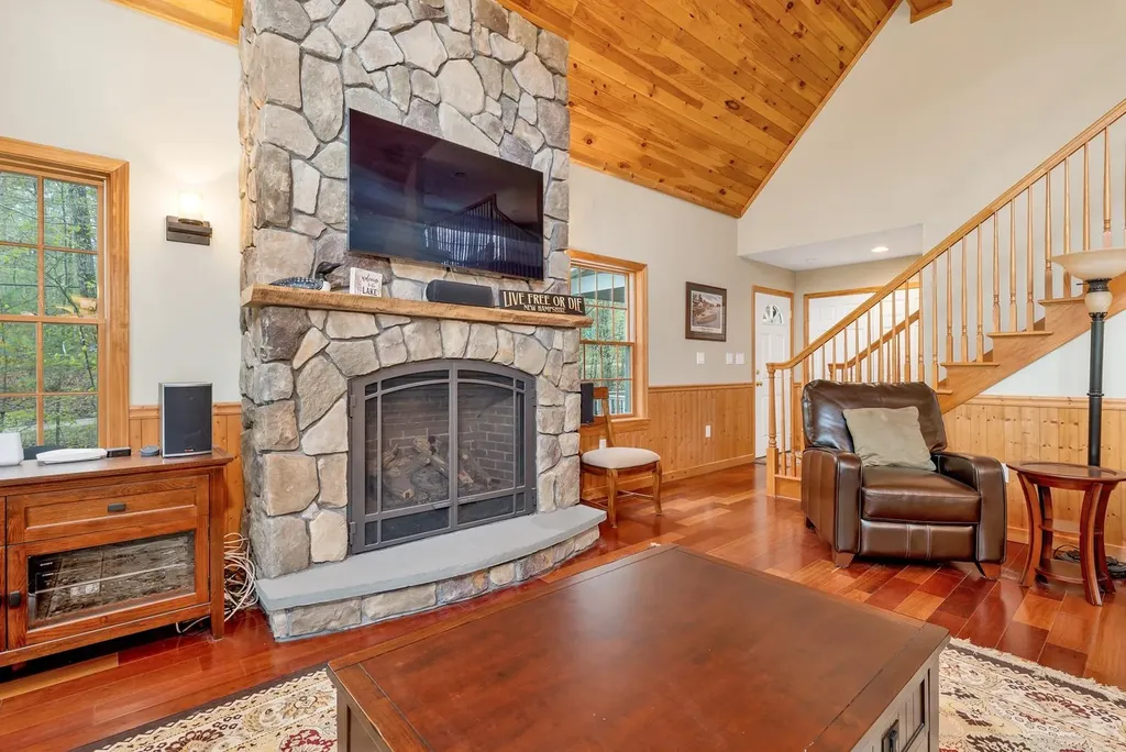 43 Oslo Street Moultonborough NH 03254