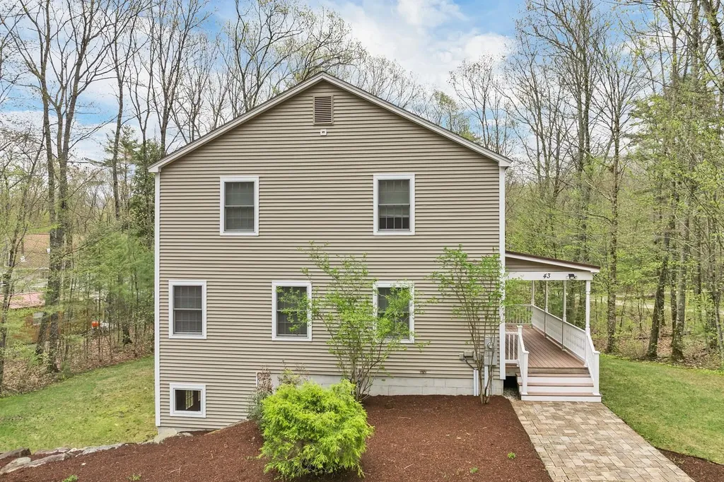 43 Oslo Street Moultonborough NH 03254