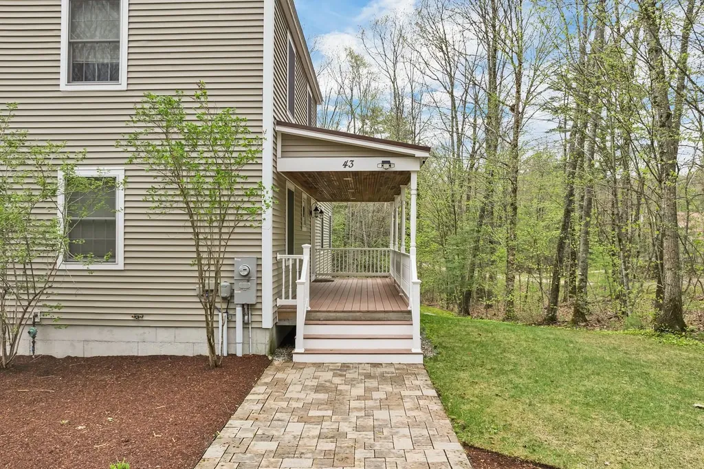 43 Oslo Street Moultonborough NH 03254