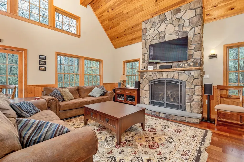 43 Oslo Street Moultonborough NH 03254