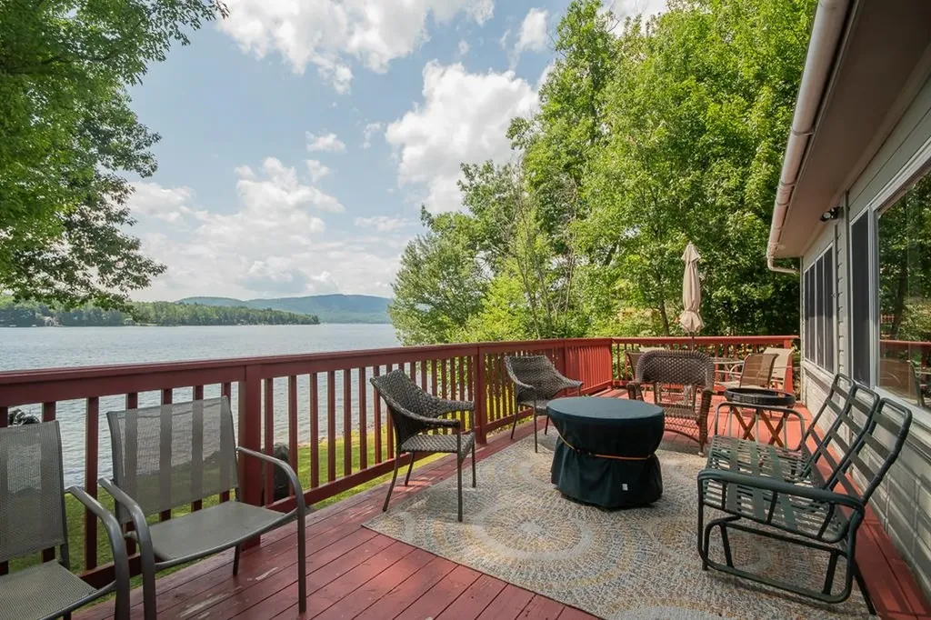 1087 Mayhew Turnpike Bridgewater NH 03222