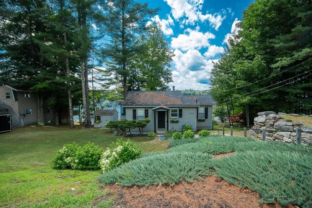 1087 Mayhew Turnpike Bridgewater NH 03222