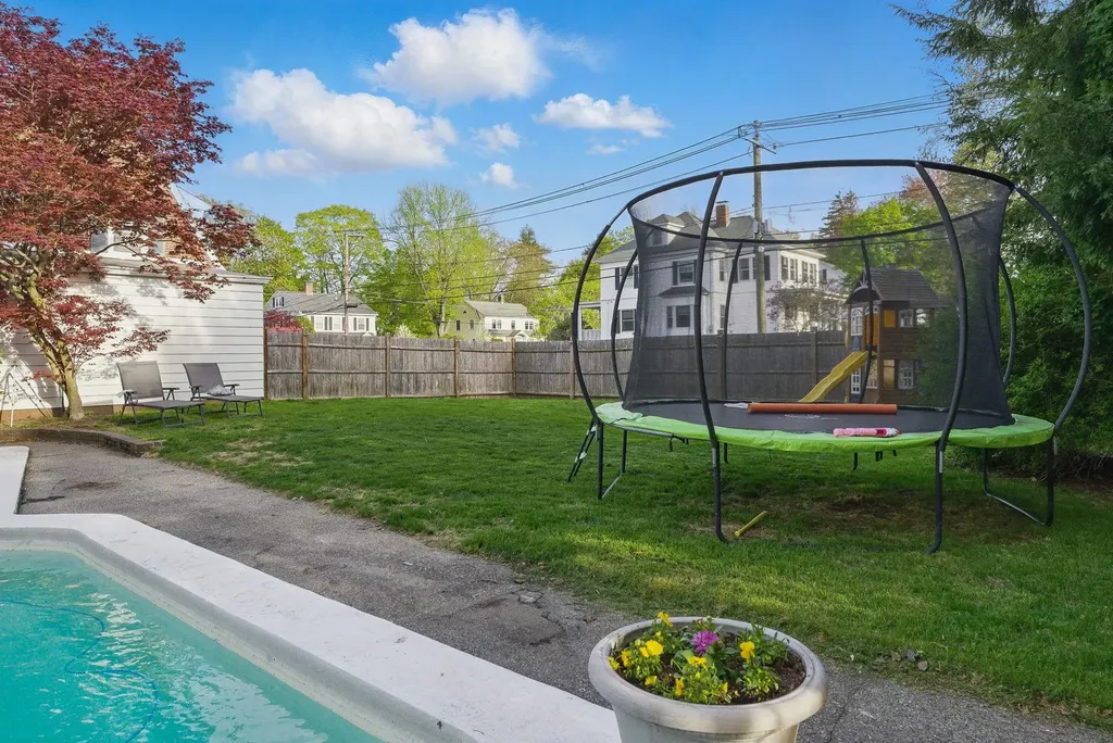 52 Courtland Street Nashua NH 03064