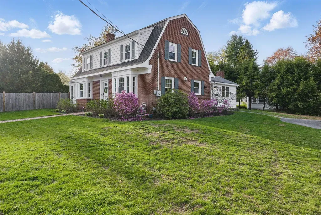 52 Courtland Street Nashua NH 03064