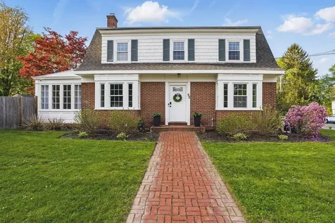 52 Courtland Street Nashua NH 03064