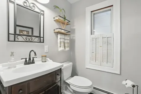52 Courtland Street Nashua NH 03064