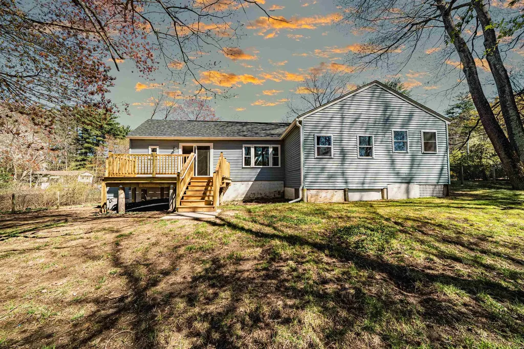 37 Lisa Avenue Raymond NH 03077