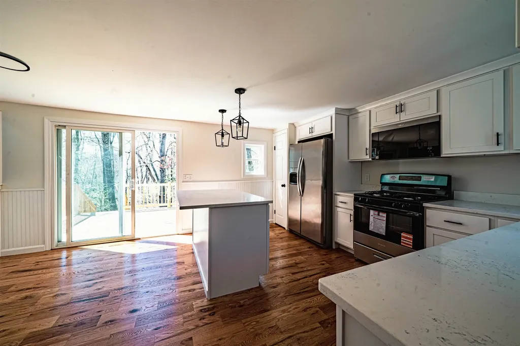 37 Lisa Avenue Raymond NH 03077