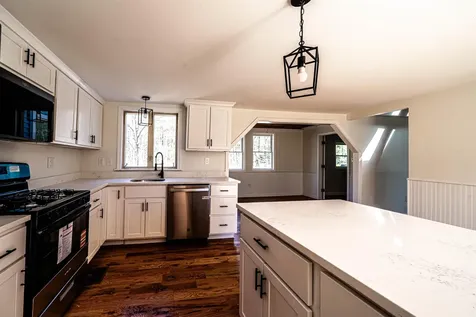 37 Lisa Avenue Raymond NH 03077