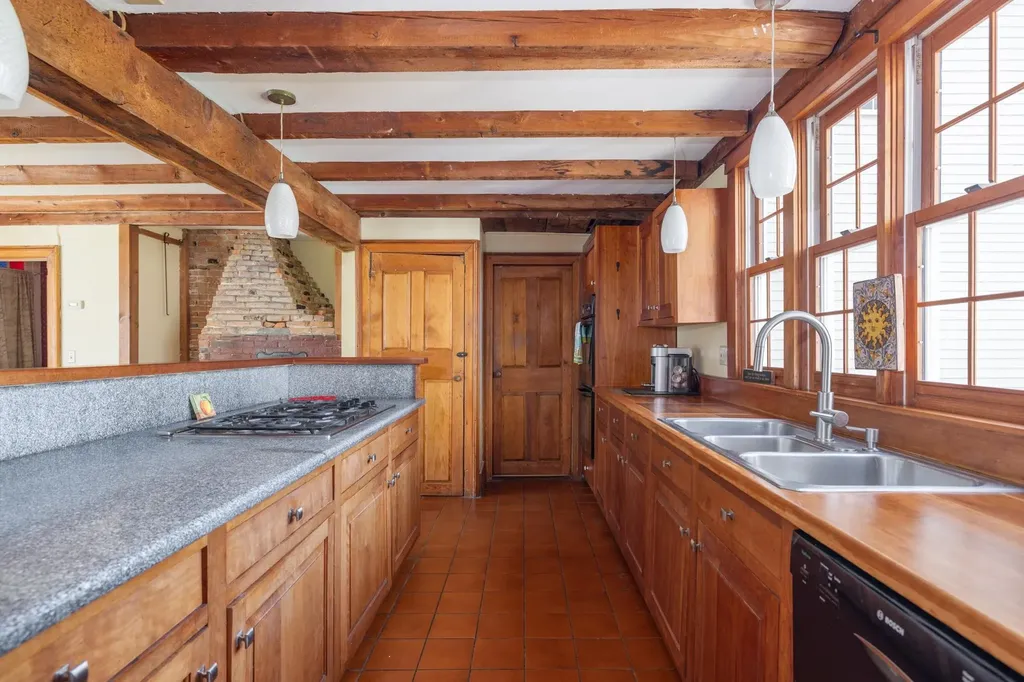 1003 School Street Dunbarton NH 03046