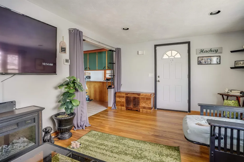 18 Hatch Street Nashua NH 03060