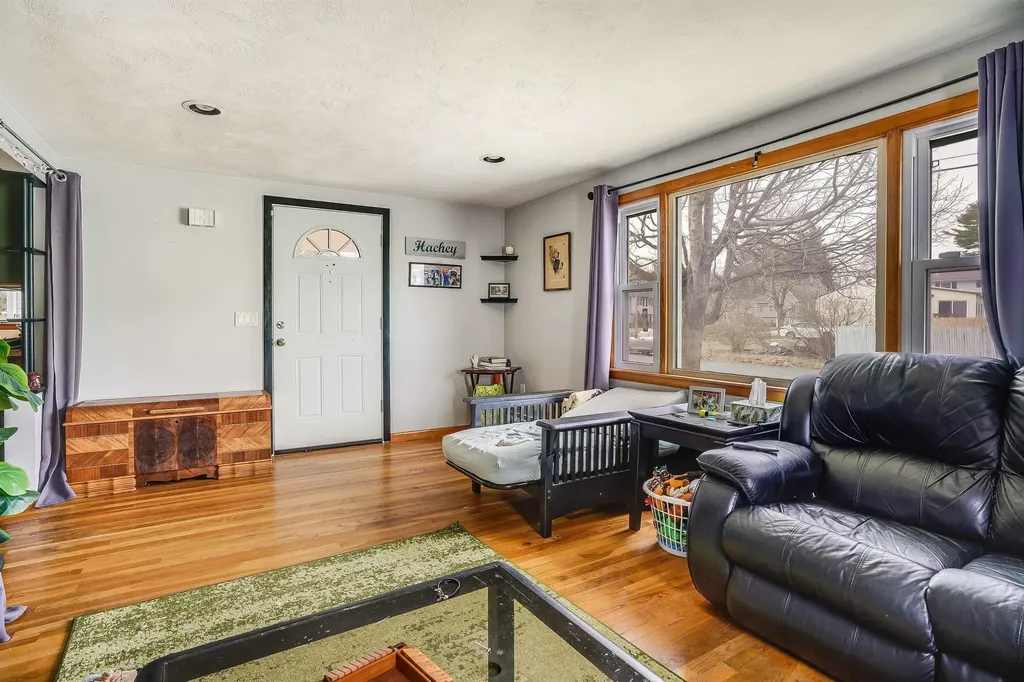 18 Hatch Street Nashua NH 03060