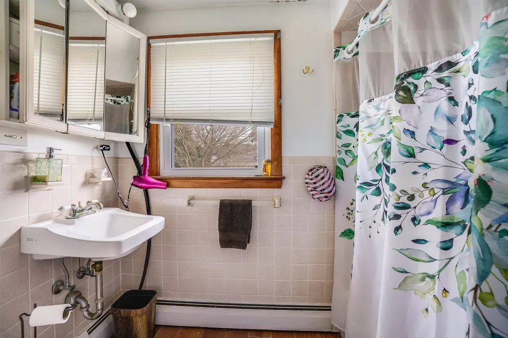18 Hatch Street Nashua NH 03060