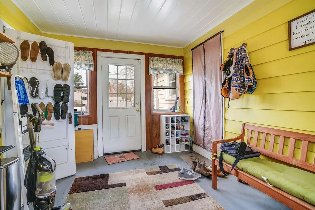 18 Hatch Street Nashua NH 03060