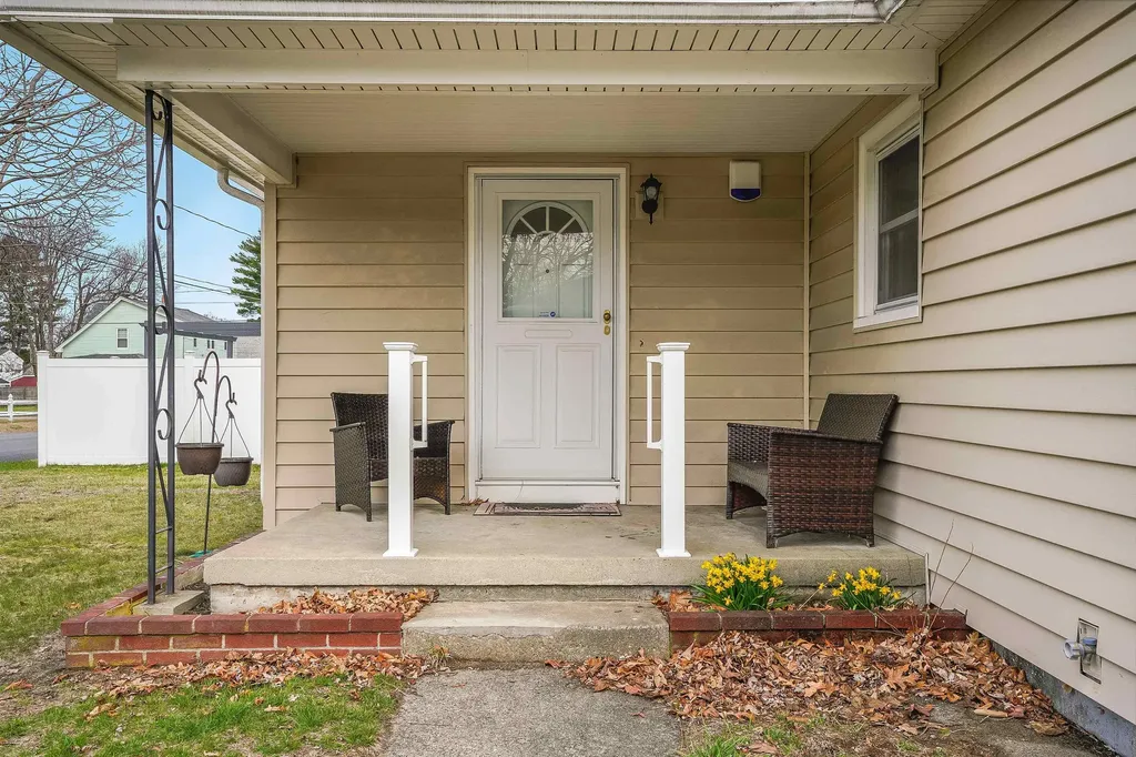 18 Hatch Street Nashua NH 03060