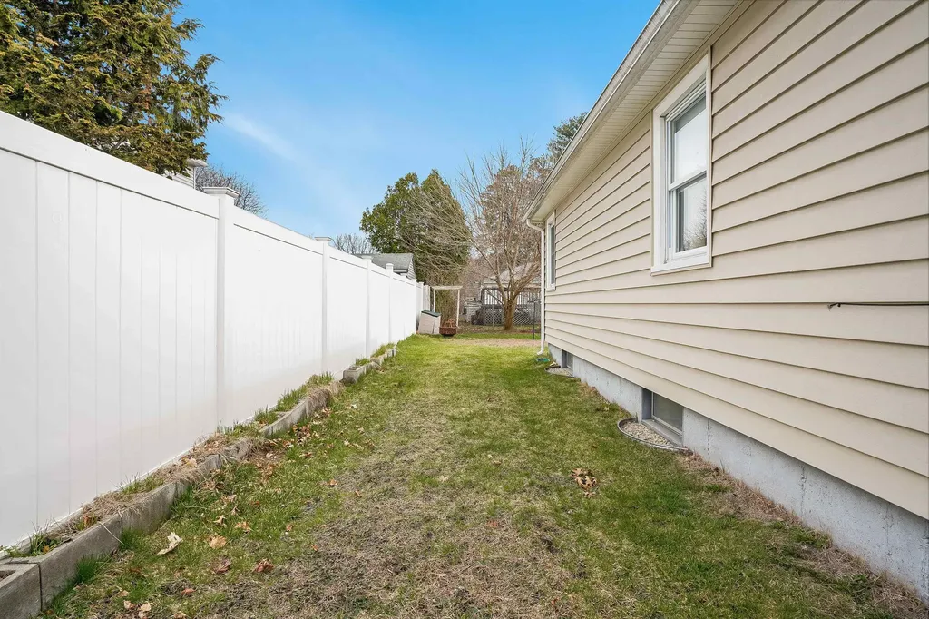 18 Hatch Street Nashua NH 03060