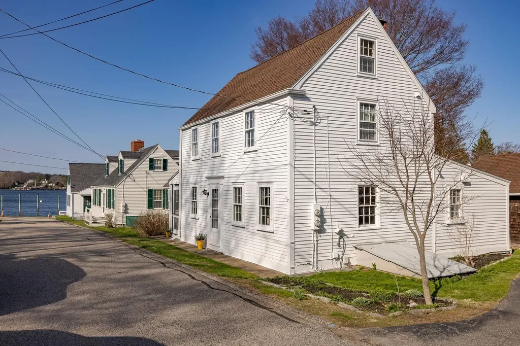 17 Elm Court New Castle NH 03854