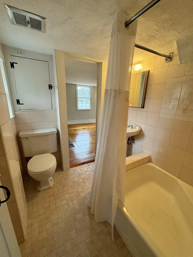 17 Elm Court New Castle NH 03854