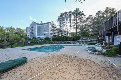 47 Dogwood Drive Nashua NH 03062-4403