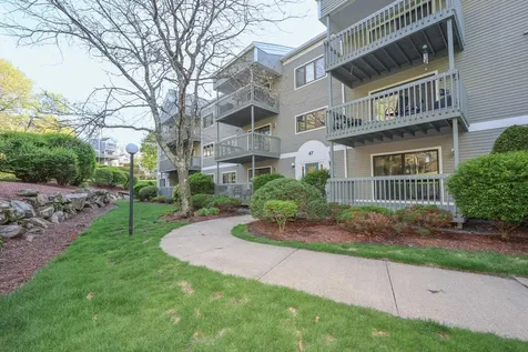 47 Dogwood Drive Nashua NH 03062-4403