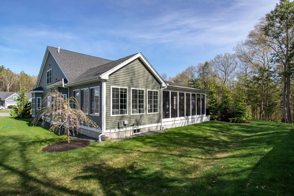 12 Kirkwall Drive Stratham NH 03885