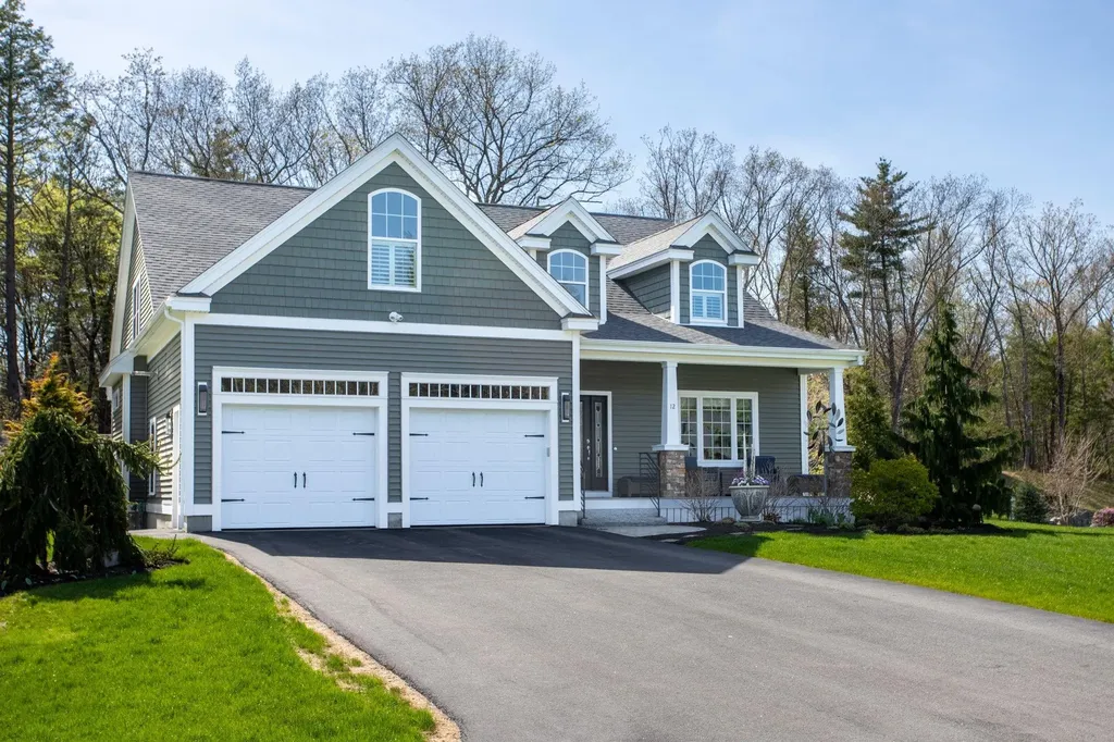 12 Kirkwall Drive Stratham NH 03885