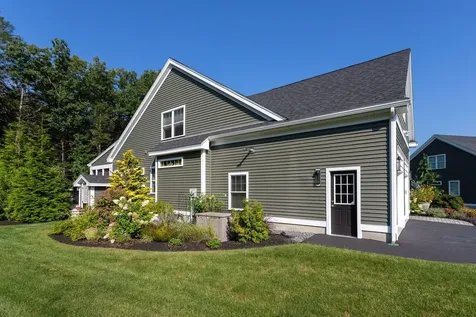 12 Kirkwall Drive Stratham NH 03885