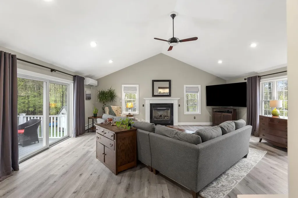 14 Champernowne Madbury NH 03823