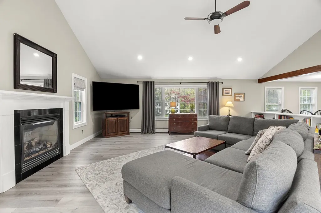 14 Champernowne Madbury NH 03823