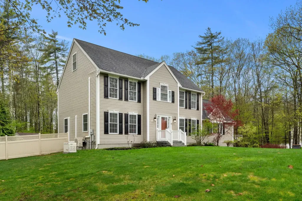 14 Champernowne Madbury NH 03823