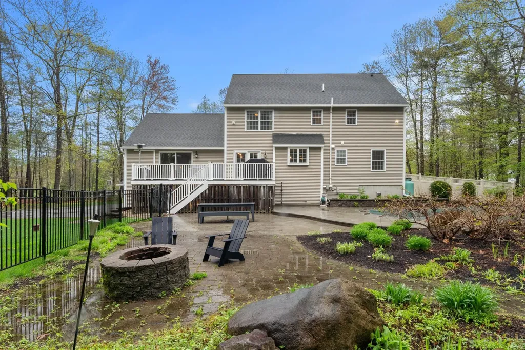 14 Champernowne Madbury NH 03823