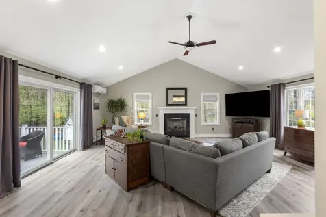 14 Champernowne Madbury NH 03823