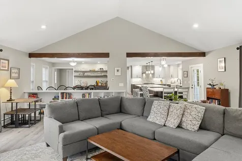 14 Champernowne Madbury NH 03823