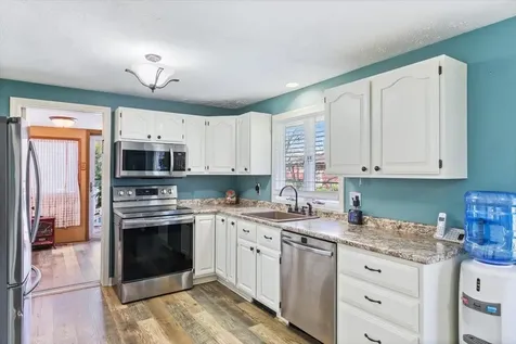 2 Rolling Hill Avenue Plaistow NH 03865
