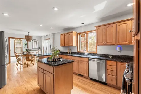 48 Budron Avenue Salem NH 03079