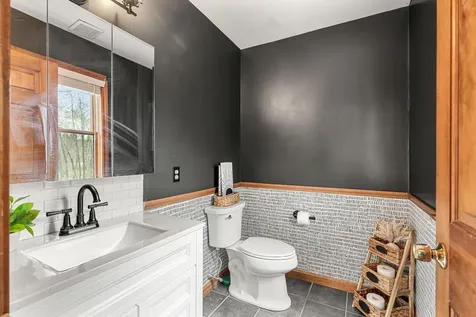 48 Budron Avenue Salem NH 03079