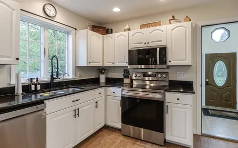 9 Dearborn Circle Walpole NH 03608