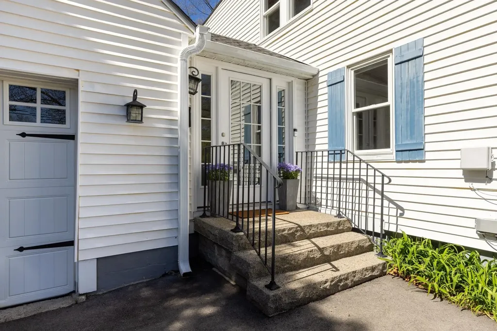 27 Glenwood Avenue Dover NH 03820