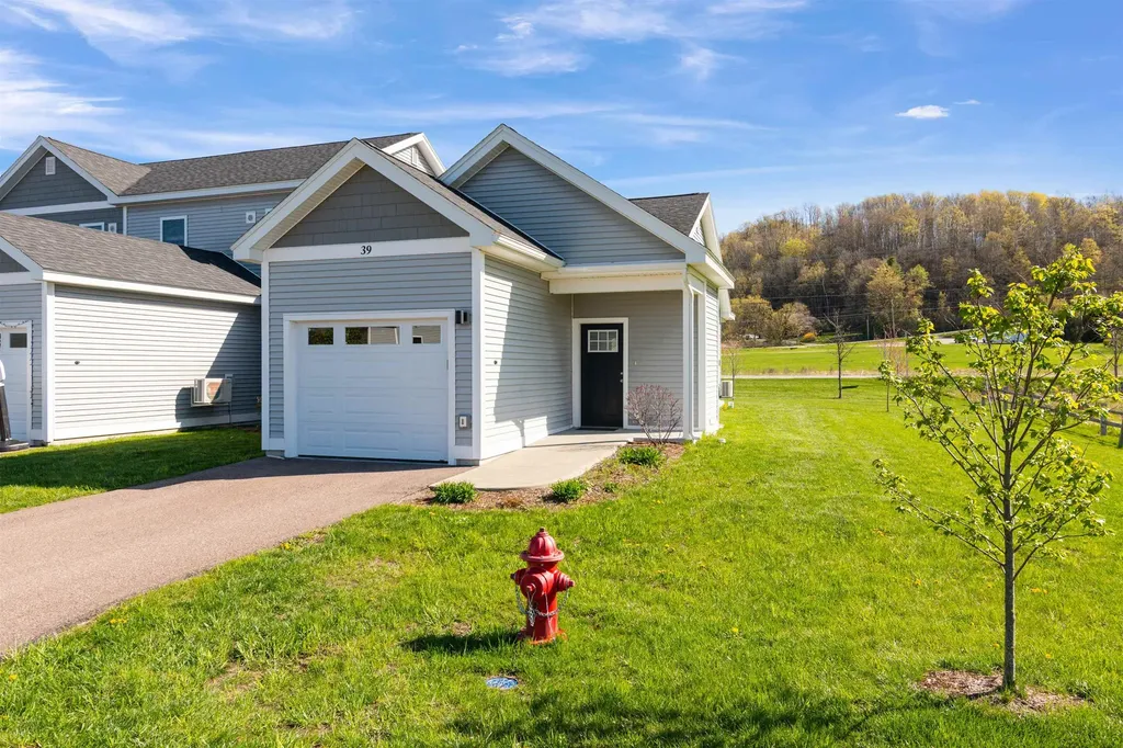 39 Clover Lane Hinesburg VT 05461