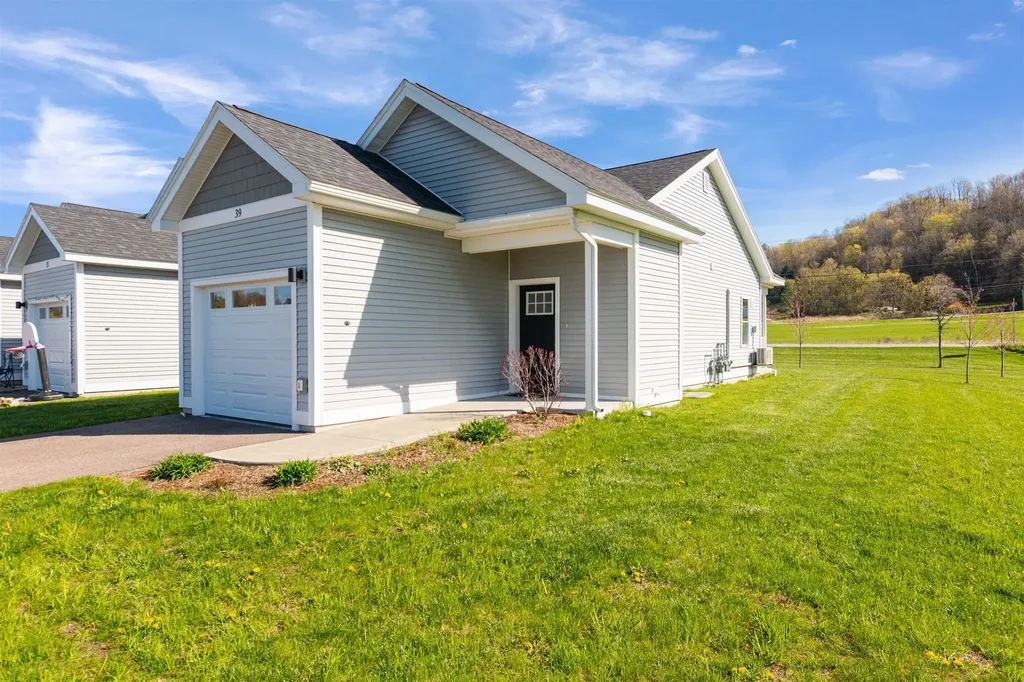 39 Clover Lane Hinesburg VT 05461