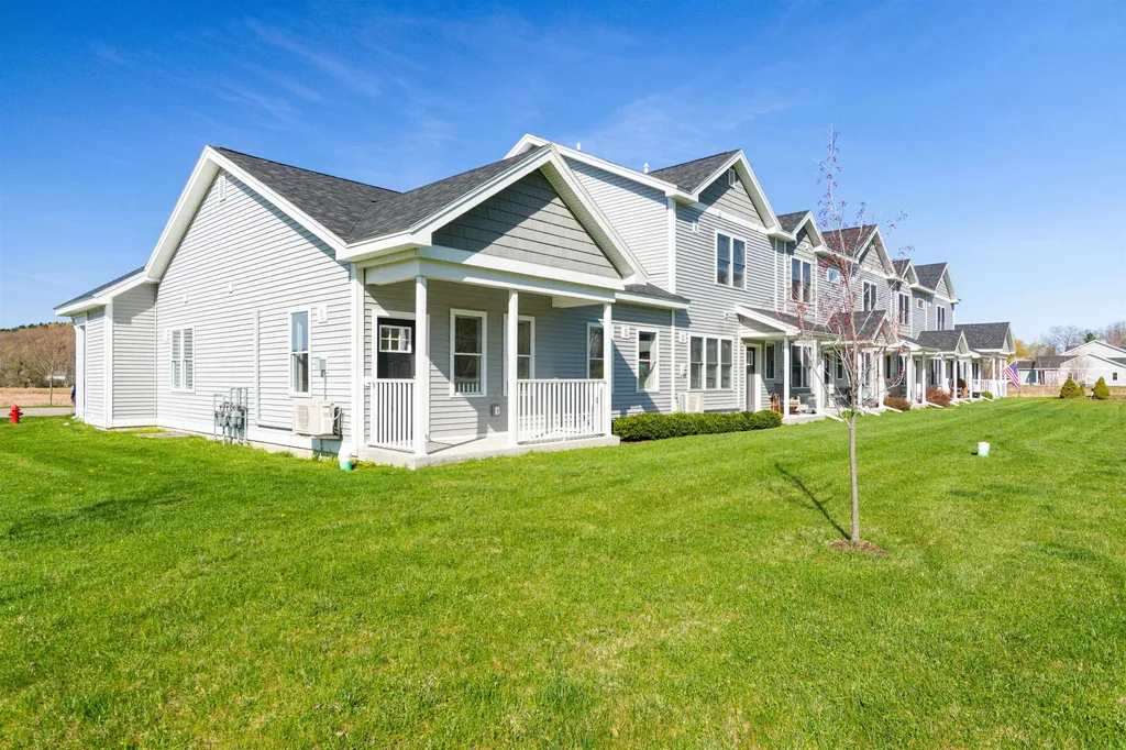 39 Clover Lane Hinesburg VT 05461