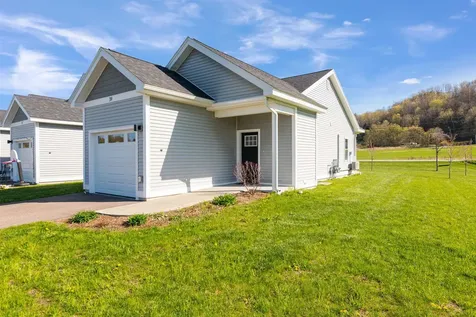 39 Clover Lane Hinesburg VT 05461
