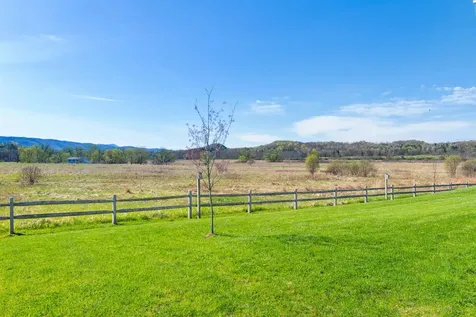 39 Clover Lane Hinesburg VT 05461