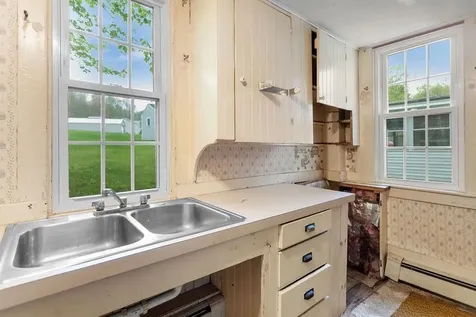 41 Center Street Goffstown NH 03045