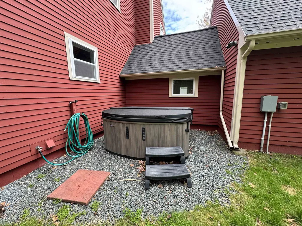 28 Wellington Circle Lebanon NH 03766