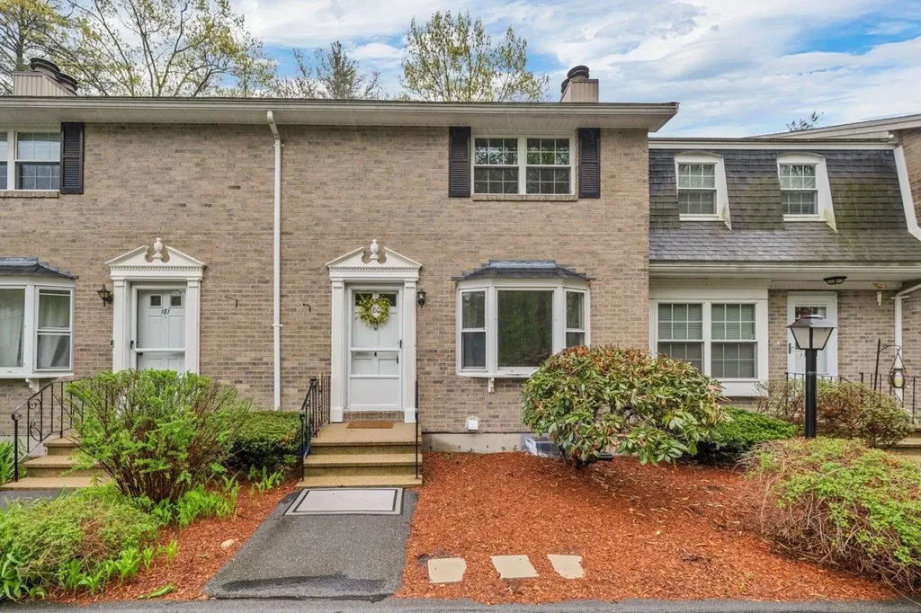 180 Fieldstone Drive Londonderry NH 03053