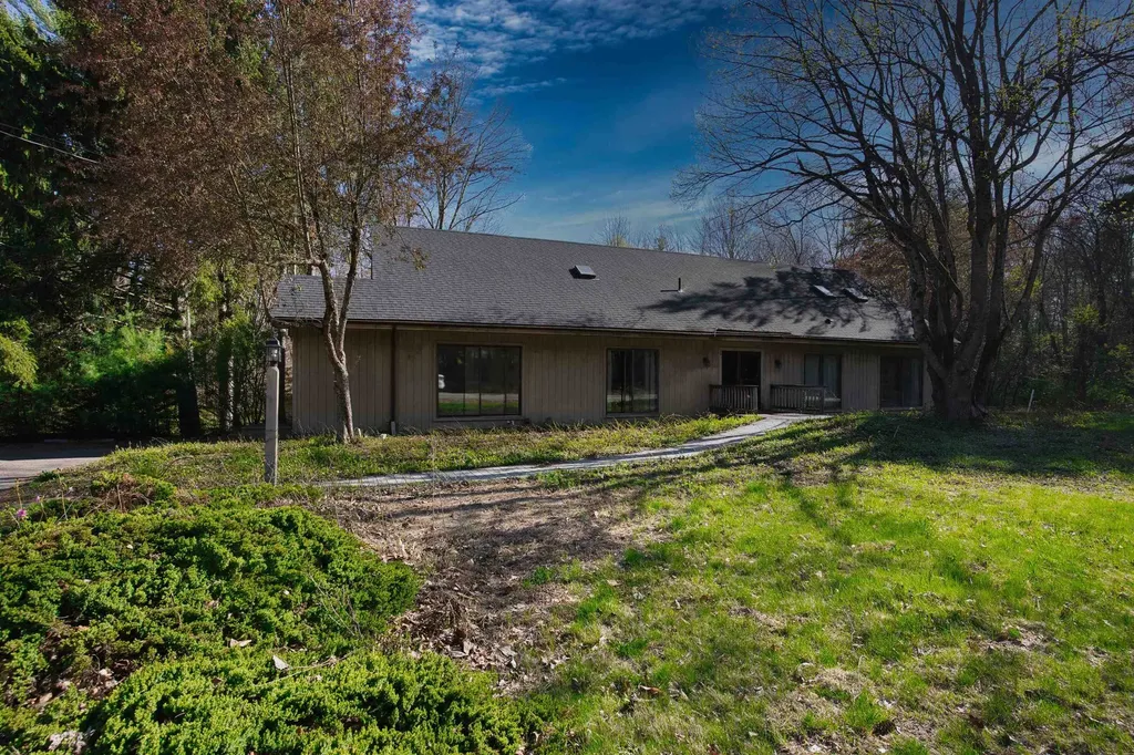 527 Clinton Street Bow NH 03304