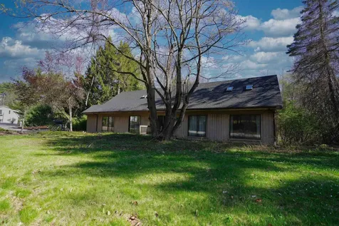 527 Clinton Street Bow NH 03304