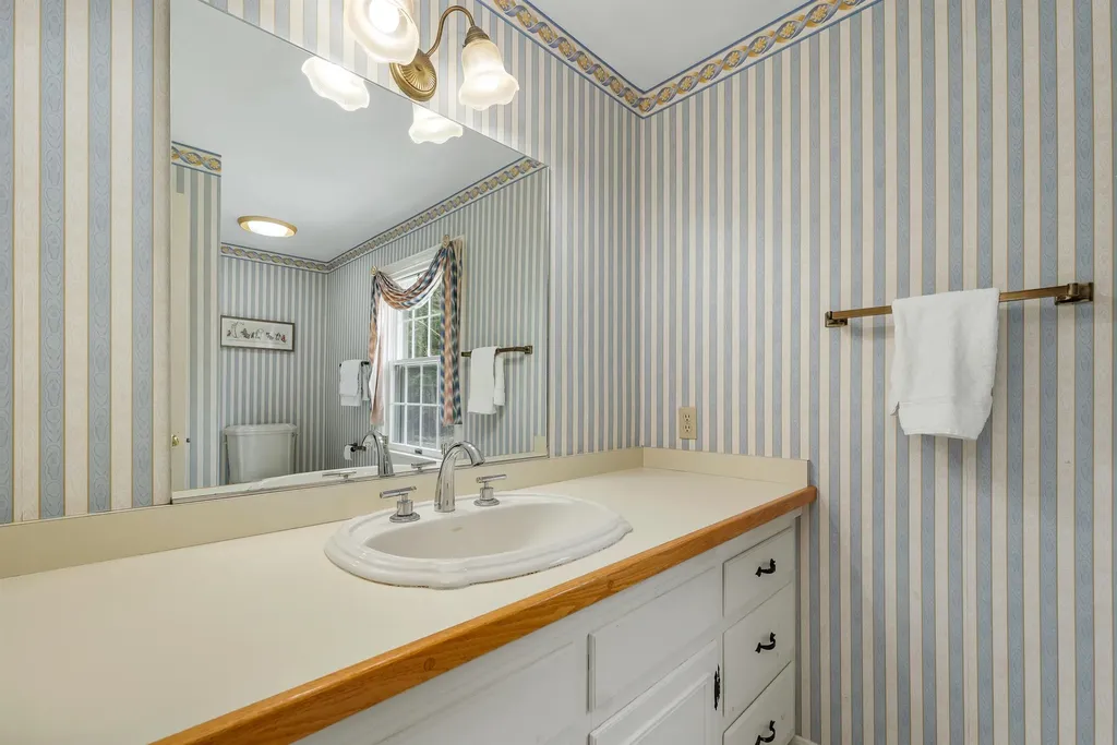 1 Copps Hill Road Tuftonboro NH 03816